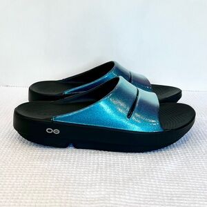 OOFOS OOahh Luxe iridescent Atlantis recovery unisex slides W size 8, EUC